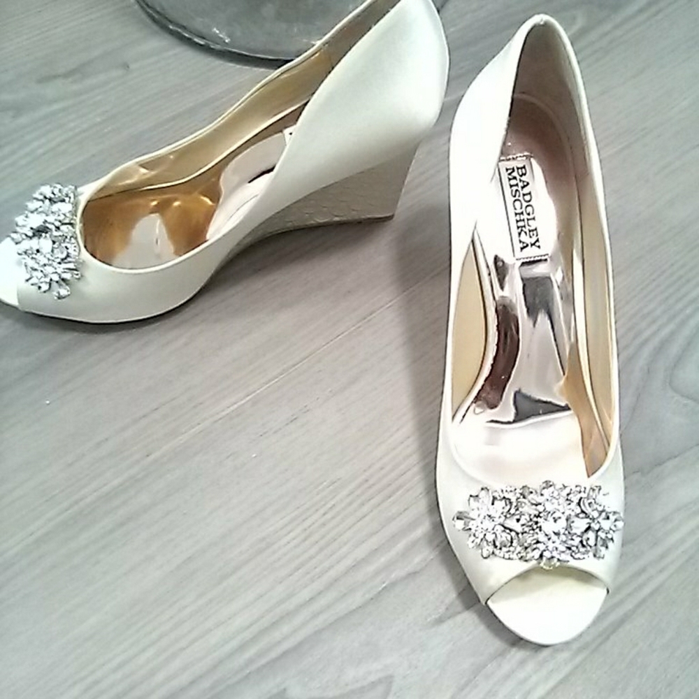 By Designer Badgley Mischka Dressy Cream Shoes